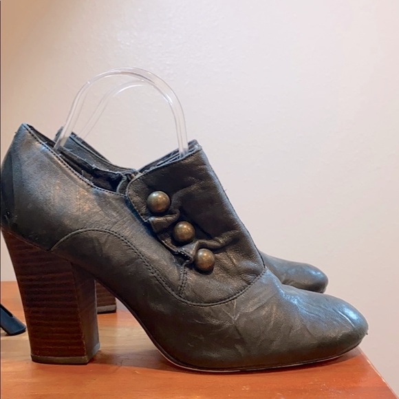 Seychelles Shoes - Seychelles Steampunk Side Zip Chunky Heel Booties sz 10